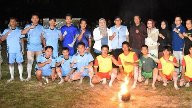
					Pj. Bupati Indra Gunawan Saksikan Lomba Sepak Sawut di Festival Budaya Iya Mulik Bengkang Turan 2025