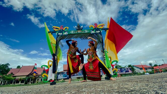 
					Lomba Mangaruhi, Mangenta, Lukis Ornamen Talawang, dan Manjawet Uwei Meriahkan Festival Budaya Iya Mulik Bengkang Turan 2025 di Muara Teweh