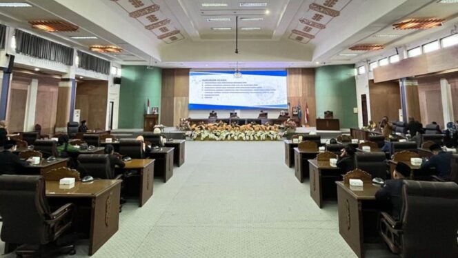 
					Pj. Bupati Barito Utara Indra Gunawan Sampaikan Jawaban Atas Pandangan Umum Fraksi DPRD