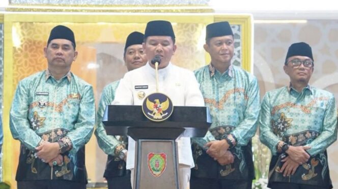 
					MTQH ke-XXXIII Resmi Dibuka, Bupati dan Wakil Bupati Barito Utara dampingi Gubernur Kalteng pada Acara Pembukaan di Muara Teweh