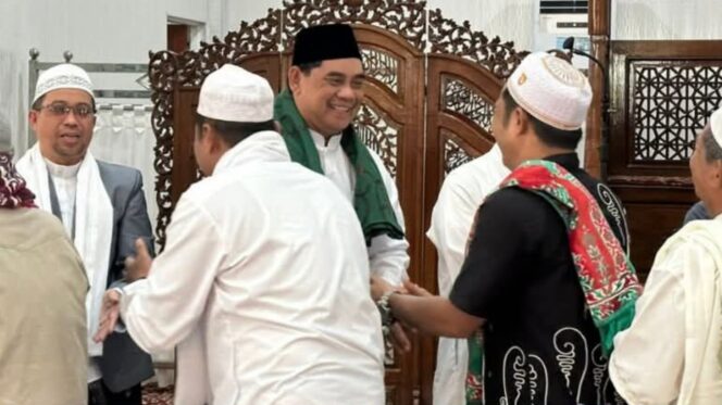 
					Bupati Barito Utara Laksanakan Sholat Jumat di Masjid Raya Shirathal Mustaqim, Tekankan Pentingnya Ukhuwah Islamiyah