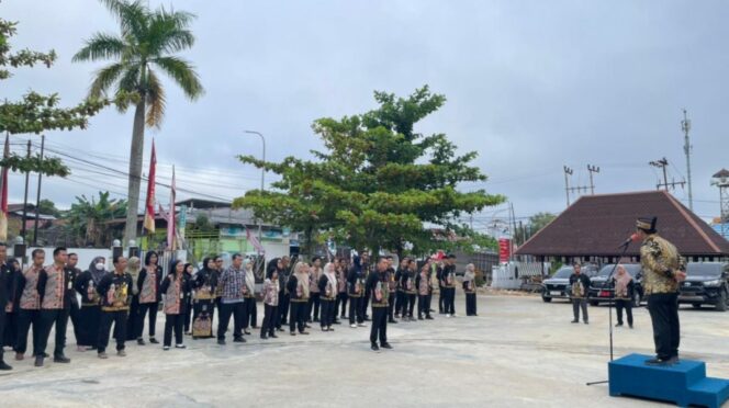 
					Bupati Barito Utara Pimpin Apel Pagi di Dinas Pendidikan, Tekankan Disiplin sebagai Fondasi Kemajuan Daerah