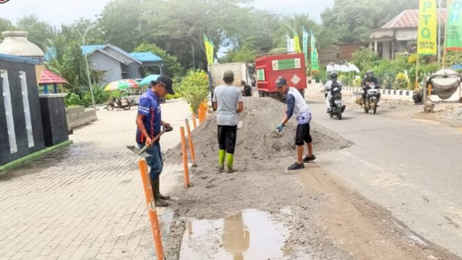 
					Dinas PUPR dan Budparpora Tata Gerbang Selamat Datang Muara Teweh Sambut MTQH XXXIII Kalteng