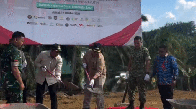 
					Dinas PUPR Barito Utara Dampingi Bupati dalam Peletakan Batu Pertama Koperasi Merah Putih di Desa Bukit Sawit