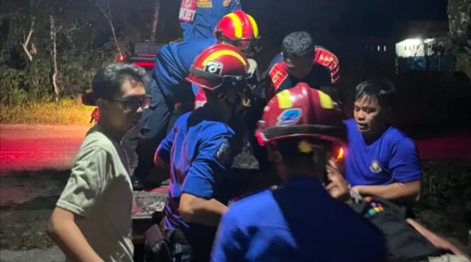 
					Dinas Damkar Barito Utara Lakukan Evakuasi Korban Laka Tunggal di Jalan Negara KM 6