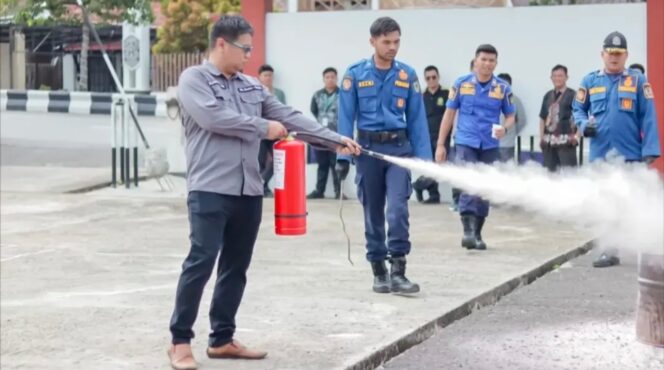 
					Dinas Damkar Barito Utara Gelar Pelatihan Penanggulangan Bahaya Kebakaran dan Penggunaan APAR