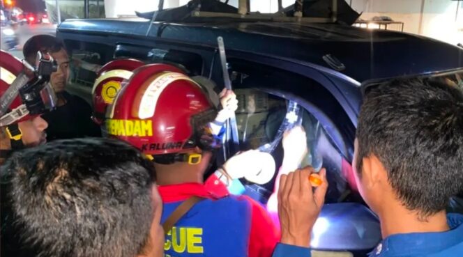 
					Dinas Damkar Barito Utara Lakukan Evakuasi Kunci Mobil Tertinggal, Proses Berjalan Aman dan Lancar