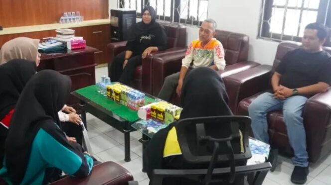 
					Inspektorat Barito Utara Terima Kunjungan Guru SMKN 1 Muara Teweh pada Penjemputan Siswi Magang