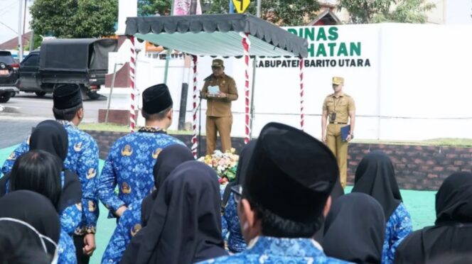 
					Dinas Kesehatan Barito Utara Peringati HKN ke-61, Bupati Shalahuddin Pimpin Apel dan Serahkan Ambulans untuk FKTP