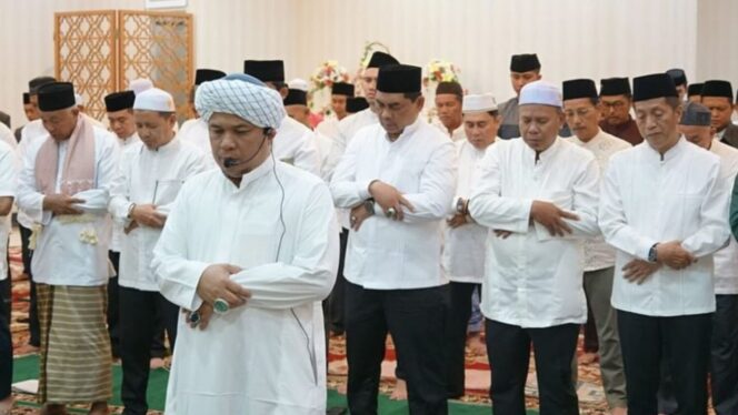 
					Pemkab Barut Gelar Sholat Hajat dan Pelepasan Kafilah MTQH XXXIII Tingkat Provinsi Kalimantan Tengah