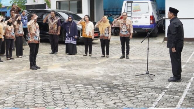 
					Bupati Barito Utara Pimpin Apel Pagi di DPMPTSP, Tegaskan Disiplin dan Integritas ASN
