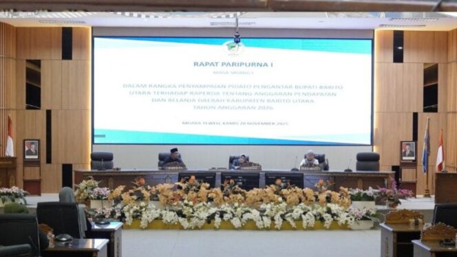 
					Bupati Barito Utara H. Shalahuddin menyampaikan pidato pengantar Raperda APBD 2026 pada Rapat Paripurna I Masa Sidang I DPRD