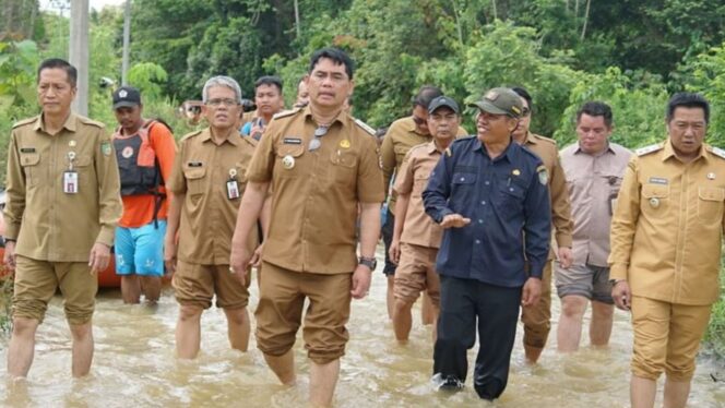 
					Bupati Barito Utara Tinjau Kondisi Warga Terdampak Banjir di Desa Sei Rahayu I