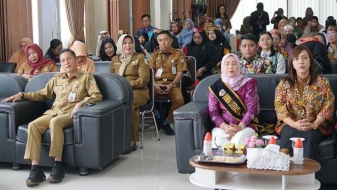 
					Sekda Barito Utara Drs. Muhlis Resmi Buka Lomba Membaca Nyaring Guru TK/RA dan SD/MI Tahun 2025