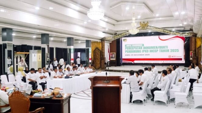 
					Bupati Barito Utara Targetkan Dokumen Monitoring Controlling Surveillance for Prevention (MCSP) Selesai 100% Sebelum 20 November, Tingkatkan Pengawasan Internal.