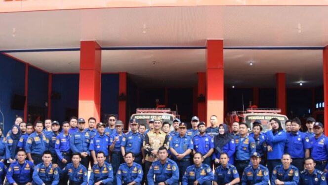 
					Bupati Barito Utara Tekankan Disiplin dan Profesionalitas Personel Disdamkarmat dalam Apel Pagi di Muara Teweh