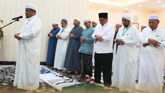 
					Jelang Barito Utara Bershalawat, Pemkab Barito Utara Gelar Sholat Hajat di Rumah Jabatan Bupati