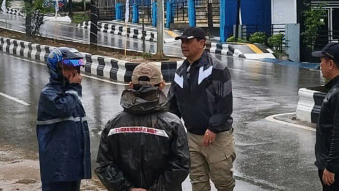 
					Bupati Barito Utara tinjau ruas jalan tergenang di Muara Teweh dan soroti penanganan drainase serta pelebaran gorong-gorong