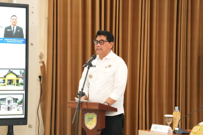 
					Bupati Barito Utara H. Shalahuddin menyampaikan sambutan pada kegiatan Musrenbang RKPD Tahun 2027 tingkat Kecamatan Montalat di Aula Kantor Kecamatan Montalat, Jumat (6/2/2026).