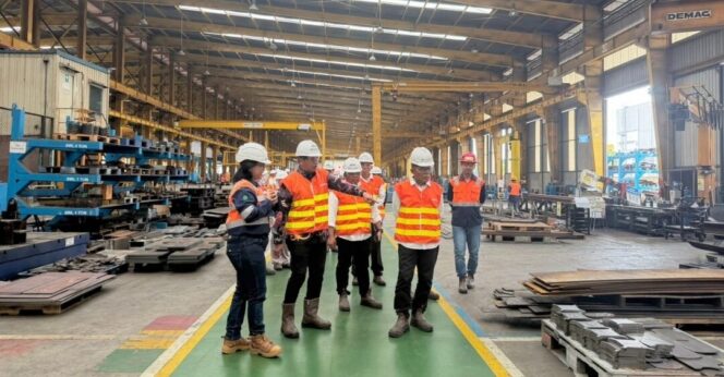 
					Wakil Bupati Barito Utara Felix Sonadie Y. Tingan, A.Md bersama rombongan meninjau fasilitas workshop dan Welding Training Center PT Sanggar Sarana Baja dalam rangka penjajakan kerja sama pembentukan Balai Latihan Kerja (BLK) di Tangerang, Provinsi Banten, Rabu (21/1/2026).