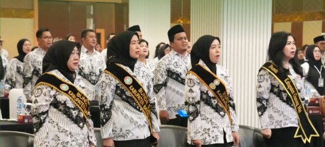 
					Ketua Bunda Guru Kabupaten Barito Utara Hj. Maya Savitri Shalahuddin bersama jajaran PGRI menghadiri pembukaan Konferensi Kerja Provinsi (Konkerprov) PGRI Kalimantan Tengah Tahun 2026 di Hotel Aurila, Palangka Raya, Jumat, 30 Januari 2026.