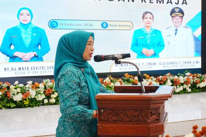 
					Ketua TP PKK Kabupaten Barito Utara, Hj. Maya Savitri Shalahuddin, menyampaikan sambutan saat Sosialisasi Paham Radikalisme terhadap Anak dan Remaja yang digelar TP PKK Barito Utara di Gedung Balai Antang, Muara Teweh, 19 Februari 2026.