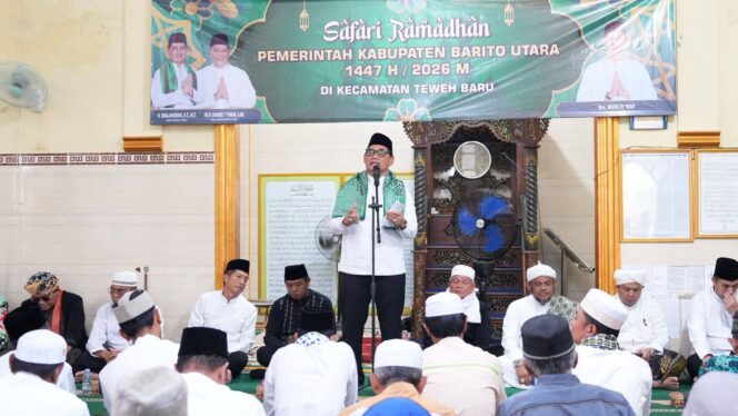 
					Bupati Barito Utara H. Shalahuddin memberikan sambutan pada kegiatan Safari Ramadhan 1447 H di Masjid Babussalam, Kelurahan Jambu, Kecamatan Teweh Baru, Jumat malam (13 Maret 2026)