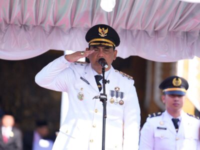 Bupati Barito Utara memimpin apel gabungan Hari Otonomi Daerah ke-30