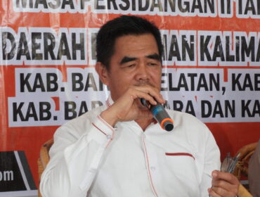 Anggota DPRD Provinsi Kalimantan Tengah, Sirajul Rahman, S.Hut., M.I.Kom, memberikan penjelasan saat reses perorangan bertema kewirausahaan berbasis kerakyatan di Kota Muara Teweh, Kabupaten Barito Utara, Selasa (14/4/2026).