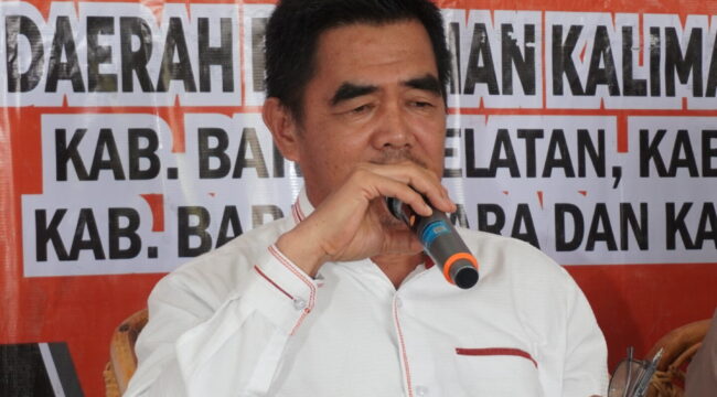 Anggota DPRD Provinsi Kalimantan Tengah, Sirajul Rahman, S.Hut., M.I.Kom, memberikan penjelasan saat reses perorangan bertema kewirausahaan berbasis kerakyatan di Kota Muara Teweh, Kabupaten Barito Utara, Selasa (14/4/2026).