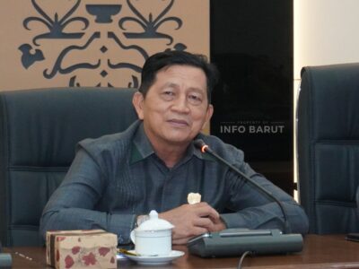 Anggota DPRD Barito Utara H. Nurul Anwar, S.E., M.A.P berbicara dalam Rapat Dengar Pendapat terkait pelayanan RSUD Muara Teweh, BPJS Kesehatan dan BPJS Ketenagakerjaan di ruang rapat DPRD Barito Utara.