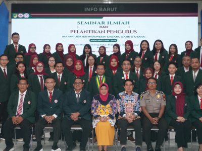 Staf Ahli Bupati Barito Utara, drg. Dwi Agus Setijowati, saat menghadiri Seminar Ilmiah dan Pelantikan Pengurus IDI Cabang Barito Utara masa bakti 2025–2028 di GPU Balai Antang, Muara Teweh, Minggu (24/5/2026). (Foto: Indra Tamara/infobarut.com).