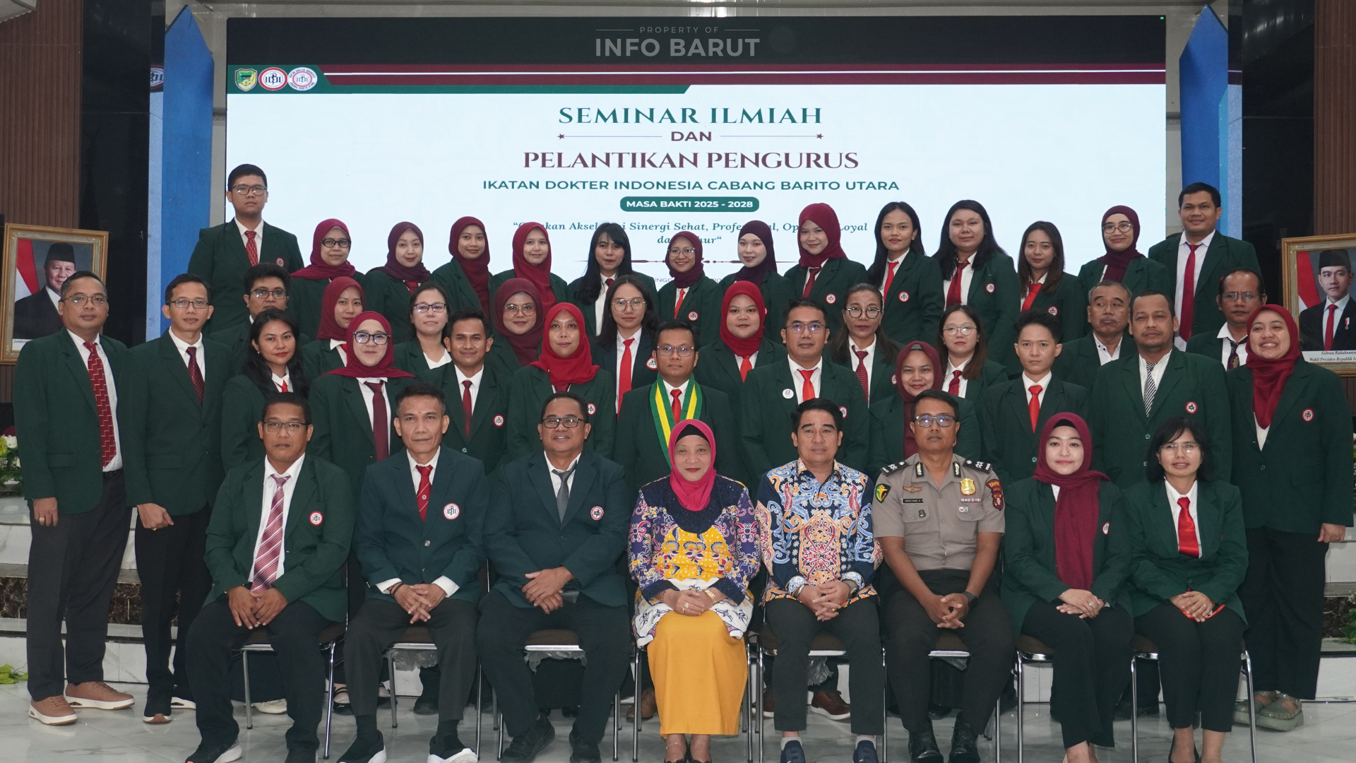 Staf Ahli Bupati Barito Utara, drg. Dwi Agus Setijowati, saat menghadiri Seminar Ilmiah dan Pelantikan Pengurus IDI Cabang Barito Utara masa bakti 2025–2028 di GPU Balai Antang, Muara Teweh, Minggu (24/5/2026). (Foto: Indra Tamara/infobarut.com).