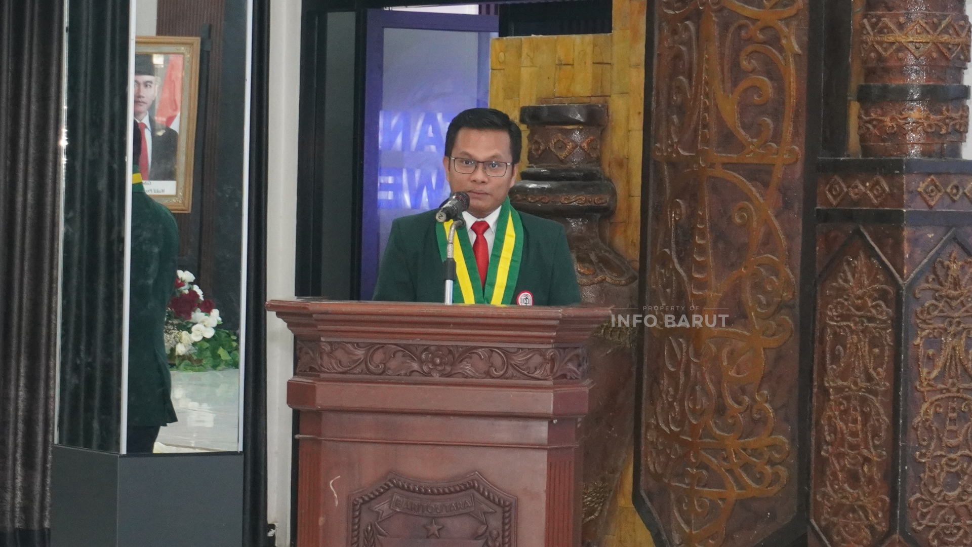 Ketua IDI Cabang Barito Utara masa bakti 2025–2028, dr. Riahdo J. Saragih, Sp.PD-KGH, saat menyampaikan sambutan dalam kegiatan Seminar Ilmiah dan Pelantikan Pengurus IDI Cabang Barito Utara di GPU Balai Antang, Muara Teweh, Minggu (24/5/2026). (Foto: Indra Tamara/infobarut.com).