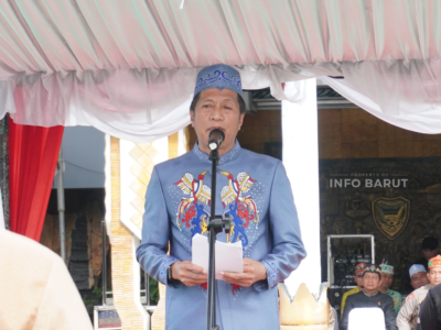 Sekda Barito Utara Drs. Muhlis, M.AP membacakan sambutan Gubernur Kalteng pada upacara Hari Jadi ke-69 Kalteng dan HKN ke-118 Tahun 2026