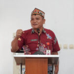 Agus Siswadi, S.Pt., M.IP menyampaikan sambutan perdana sebagai Kepala Disnakertranskop UKM Kabupaten Barito Utara dalam kegiatan serah terima jabatan dan pisah sambut di Aula Disnakertranskop UKM Barito Utara, Jumat (8/5/2026).(Dok. InfoBarut.com)