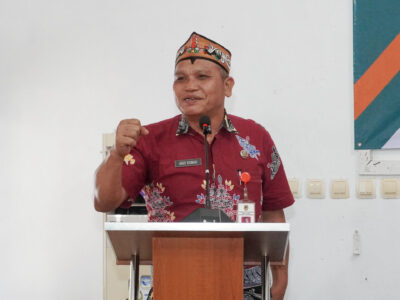 Agus Siswadi, S.Pt., M.IP menyampaikan sambutan perdana sebagai Kepala Disnakertranskop UKM Kabupaten Barito Utara dalam kegiatan serah terima jabatan dan pisah sambut di Aula Disnakertranskop UKM Barito Utara, Jumat (8/5/2026).(Dok. InfoBarut.com)