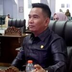 Anggota DPRD Barito Utara, Hasrat, menyampaikan apresiasi atas prestasi Pemkab Barito Utara yang meraih terbaik pertama penurunan tingkat pengangguran Regional Kalimantan dalam ajang Apresiasi Pemerintah Daerah Berprestasi 2026.