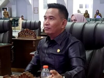 Anggota DPRD Barito Utara, Hasrat, menyampaikan apresiasi atas prestasi Pemkab Barito Utara yang meraih terbaik pertama penurunan tingkat pengangguran Regional Kalimantan dalam ajang Apresiasi Pemerintah Daerah Berprestasi 2026.