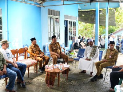 Takziah Bupati Barito Utara ke rumah duka almarhumah Erestu Zairinah di Muara Teweh