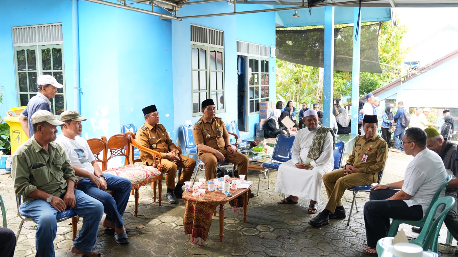Takziah Bupati Barito Utara ke rumah duka almarhumah Erestu Zairinah di Muara Teweh