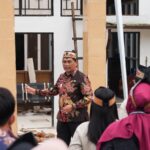 Bupati Barito Utara H Shalahuddin memimpin apel pagi di halaman Disdagrin Kabupaten Barito Utara