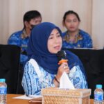Bunda PAUD Barito Utara, Hj. Maya Savitri Shalahuddin, mengikuti wawancara virtual TPA Bunda Piara bersama Tim BKKBN.