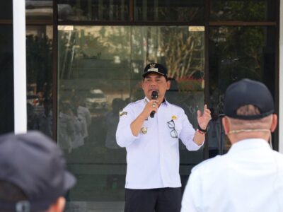 Bupati Barito Utara H Shalahuddin pimpin apel pagi di Dinas PUPR Barito Utara
