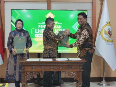 Bupati Barito Utara H Shalahuddin terima opini WTP ke-11 dari BPK di Palangka Raya