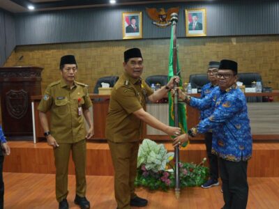 Bupati Barito Utara H Shalahuddin melepas Kafilah MTQ Korpri di Aula Setda