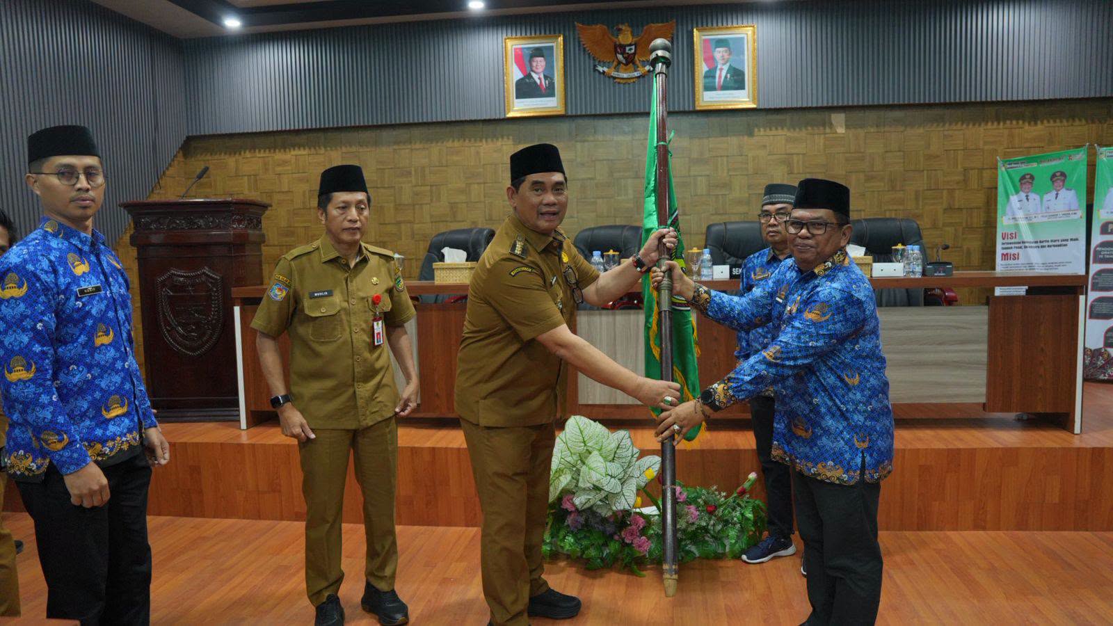 Bupati Barito Utara H Shalahuddin melepas Kafilah MTQ Korpri di Aula Setda