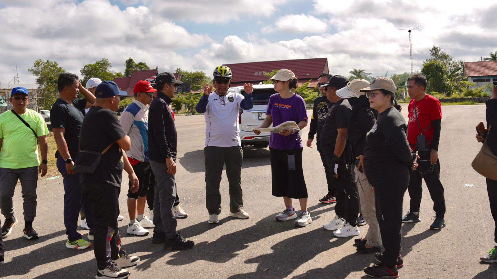 Bupati Barito Utara H Shalahuddin gowes dan tinjau lokasi Batara Expo serta car free day di Muara Teweh