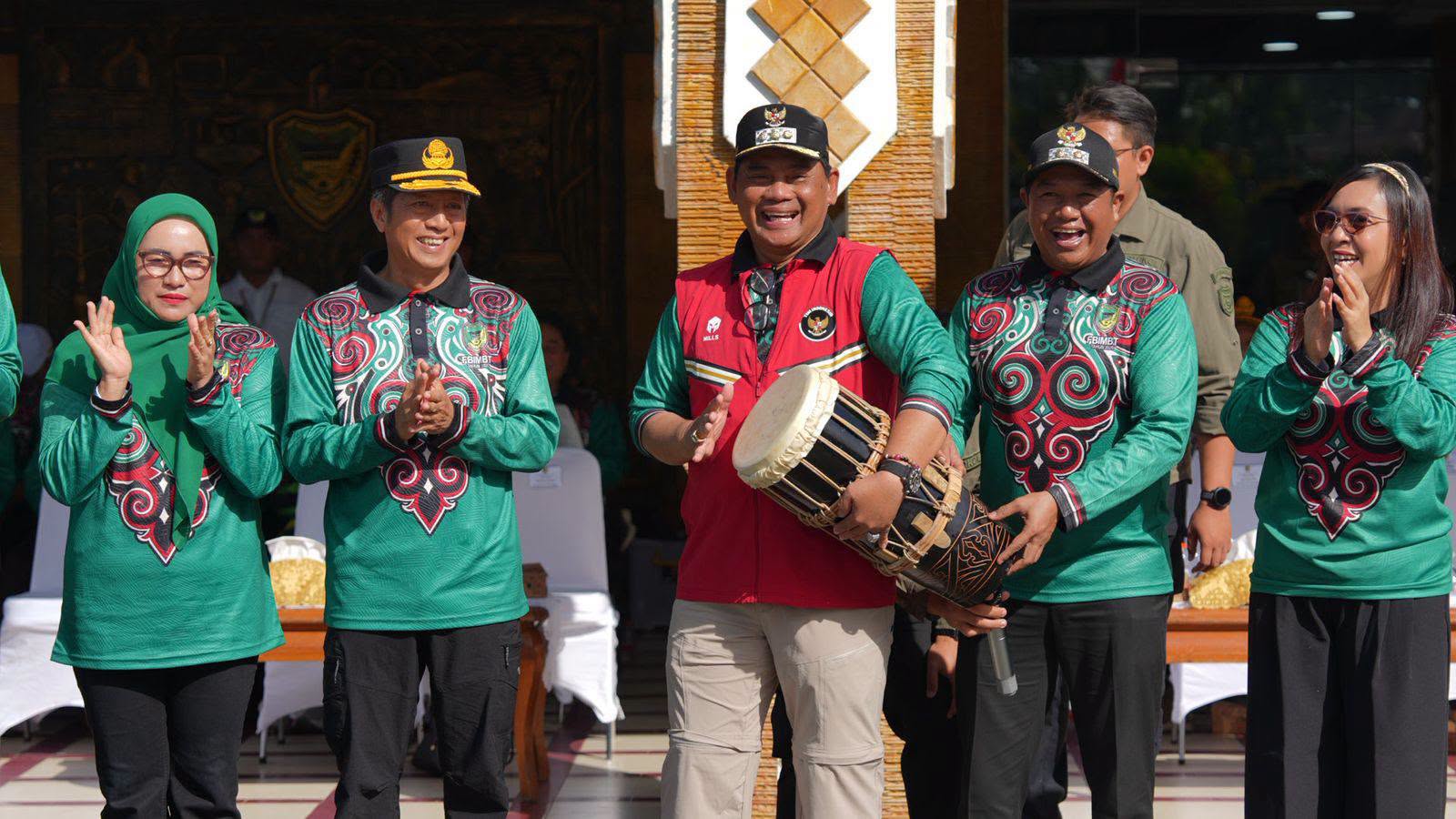 Bupati Barito Utara H Shalahuddin membuka FB IMBT 2026 di halaman Kantor Bupati Barito Utara