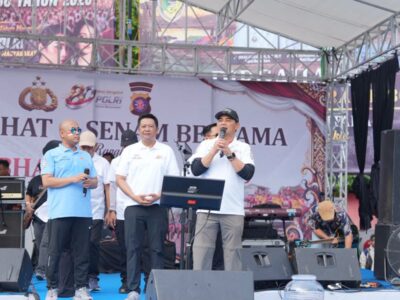 Bupati Barito Utara H Shalahuddin hadiri Jalan Sehat Hari Bhayangkara ke-80 di Bundaran Buah